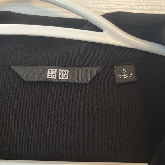 Uniqlo Black dress shirt size small - Picture 2 of 2